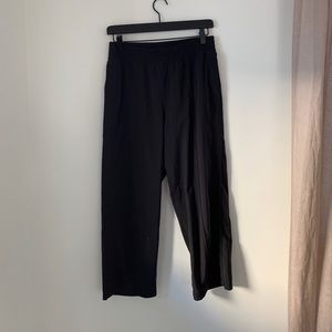 Lululemon Wanderer Crop (Black) Size 8 (EUC)